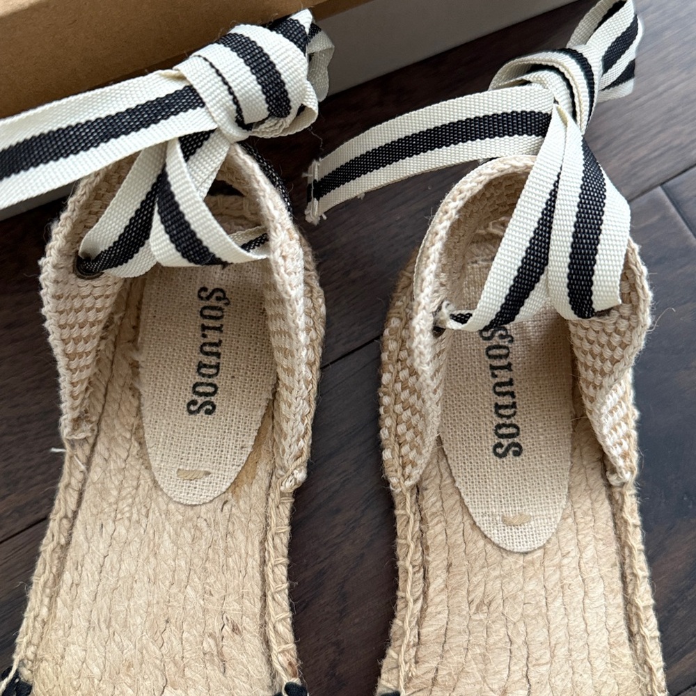 Soludos Women's Striped Black and Tan Flat Espadrille Sandals - Sz 8.5 - Picture 3 of 8